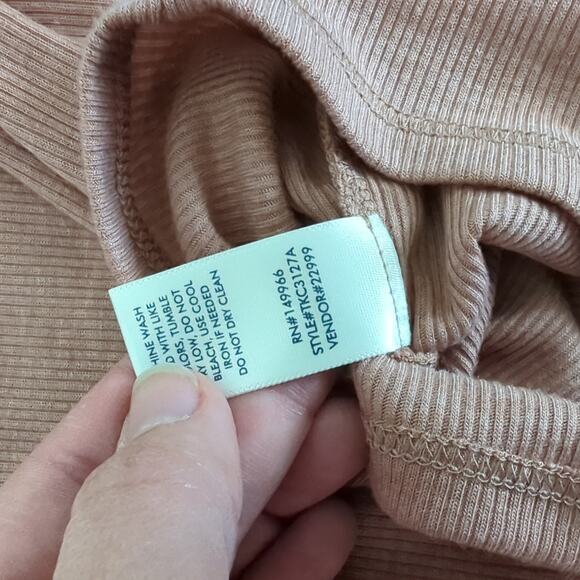 NWT BKE Women's Dusty Pink Ribbed Henley Button Down Short Sleeve Top Small NEW - Picture 5 of 6